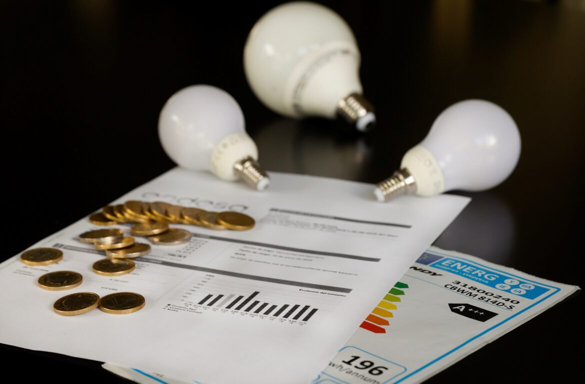 El recibo de la luz en Italia subirá un 55 % y el del gas un 42 % hasta marzo