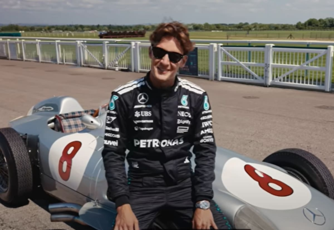 La emoción de George Russell al probar el auto que manejó Fangio en el GP de Gran Bretaña de 1955