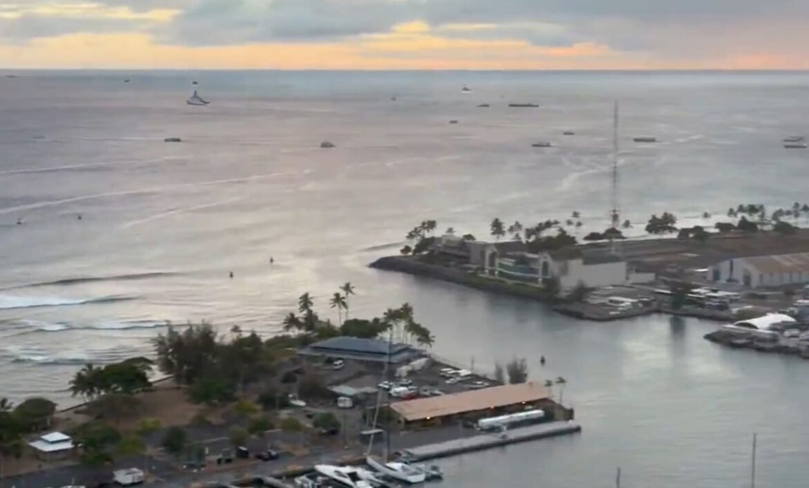 Las olas del tsunami alcanzaron las costas de Japón y Las olas del tsunami alcanzaron las costas de Japón y Hawái y ordenaron evacuaciones