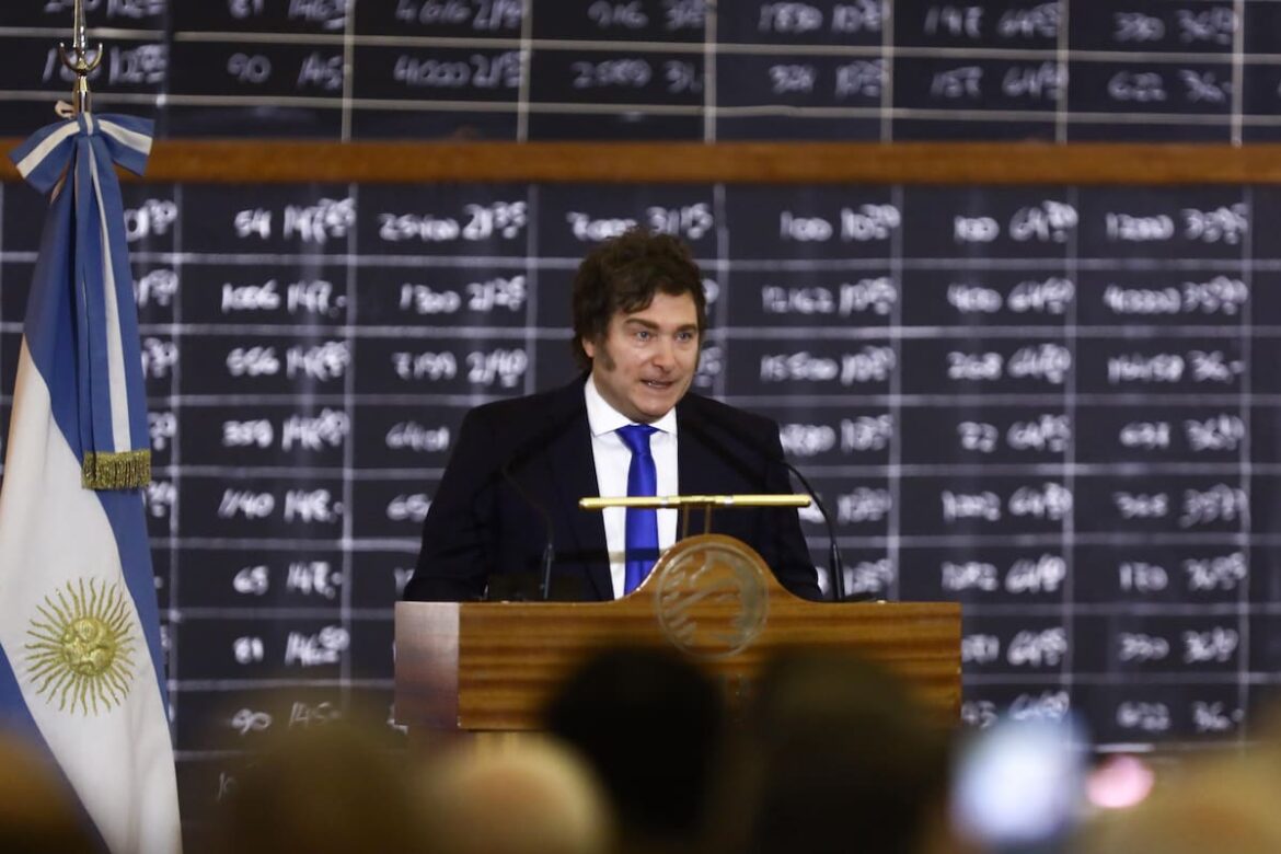 Milei dijo que vetará las leyes aprobadas por el Senado Milei dijo que vetará las leyes aprobadas por el Senado y trató de "traidora" a Villarruel