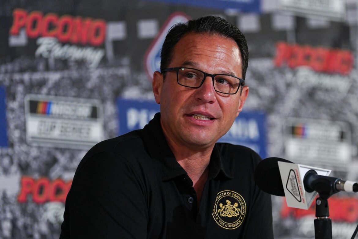 Pagos de US$500: el programa de Josh Shapiro en Pensilvania que beneficia a este grupo de residentes en agosto