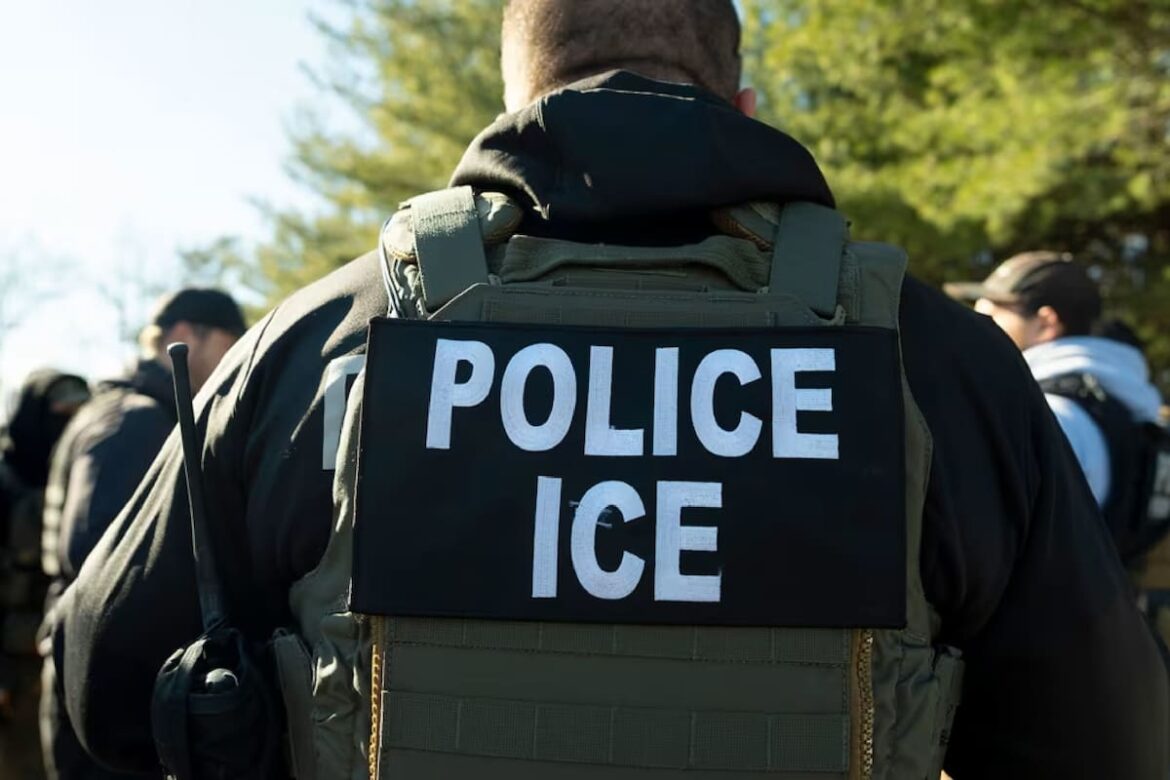 Se paró frente al ICE y les impidió el paso: Se paró frente al ICE y les impidió el paso: la batalla del conductor de un consultorio móvil para migrantes