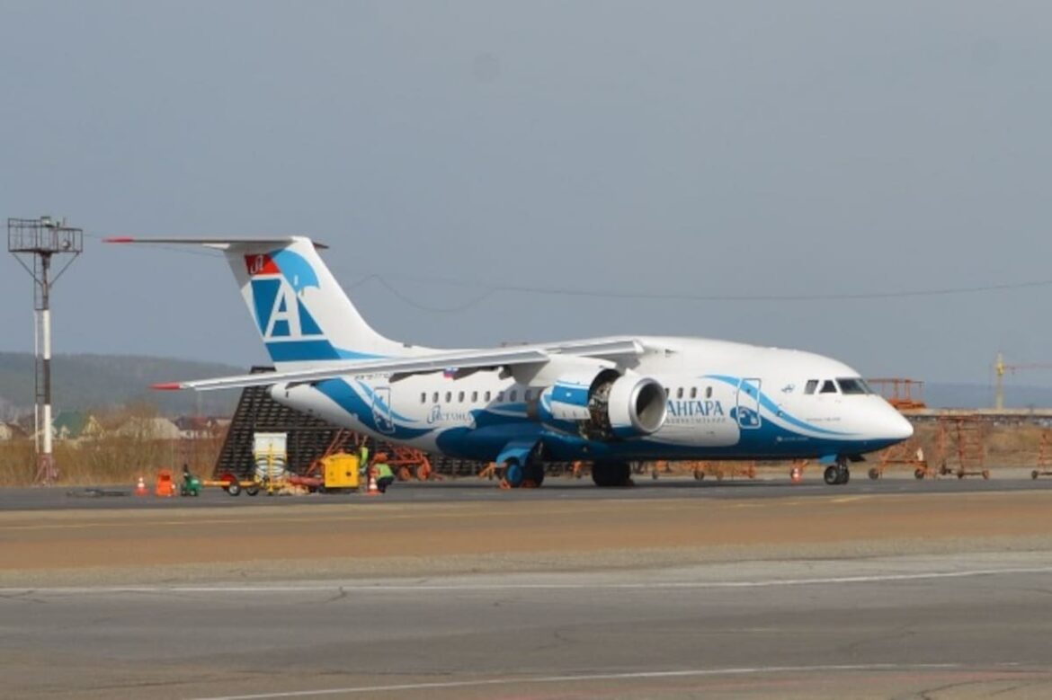 Un avión ruso que transportaba 49 personas desapareció y fue encontrado en llamas