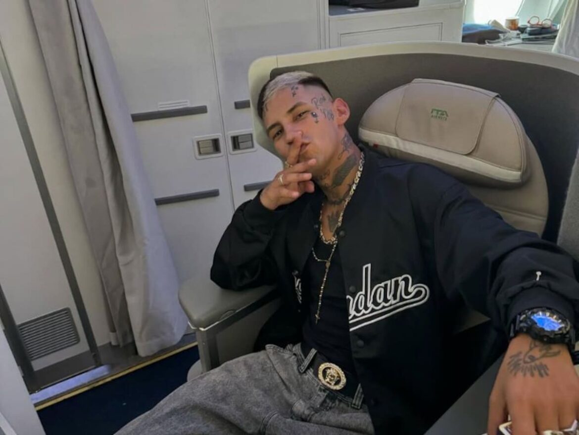 ¿Se copió de Charly García? El video del momento en que L-Gante saltó desde un balcón a la pileta de un hotel