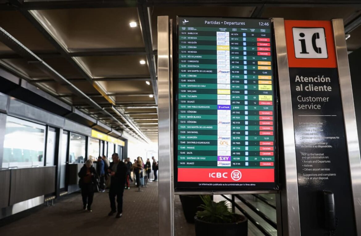 Cómo sigue el paro de controladores y qué pasará con los vuelos de Aerolíneas Argentinas
