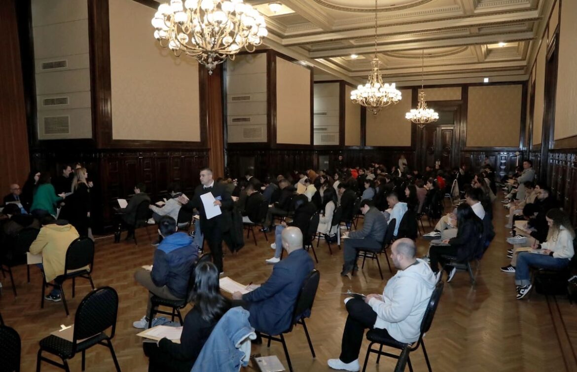 Con el 83% de los citados, el profesional denunciado y separación de un metro, terminó el nuevo examen