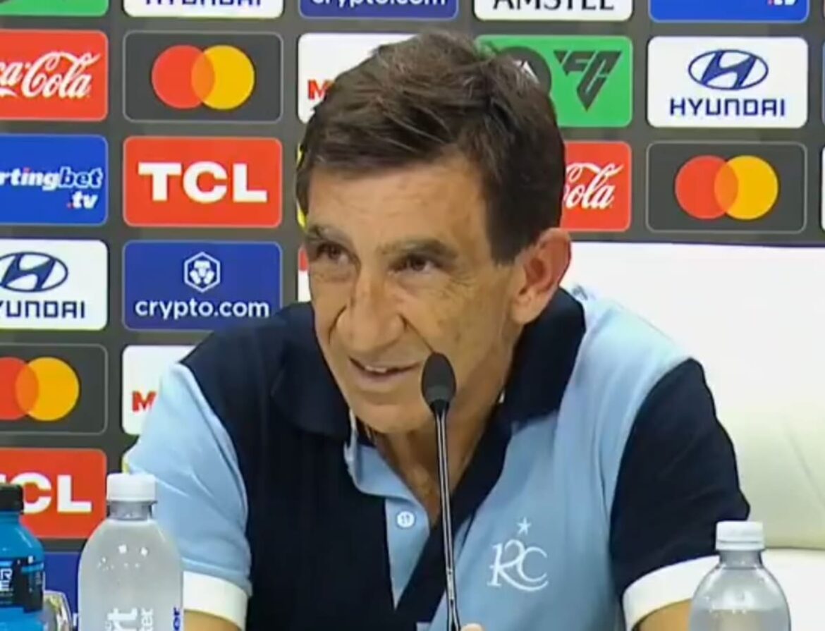 Costas ponderó el triunfo de Racing y minimizó las polémicas: “Si ven los penales que nos cobran a nosotros...”