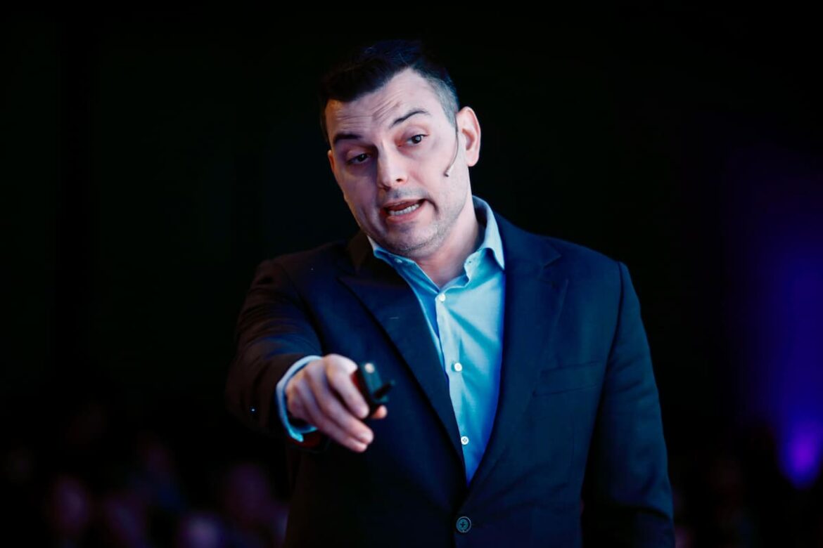 El análisis económico de Álvarez Agis y por qué cree que es “mal negocio” comprar dólares