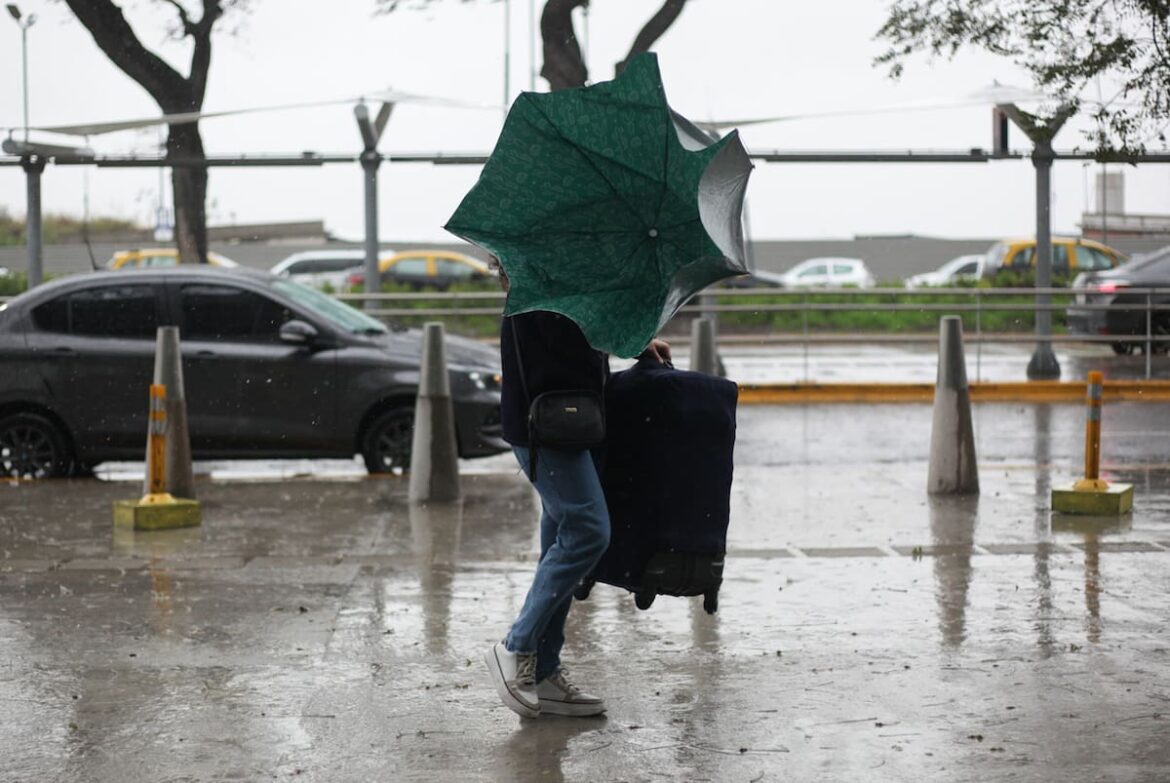 Hay alertas de lluvias y vientos fuertes por la tormenta de Santa Rosa: qué día llega a Buenos Aires