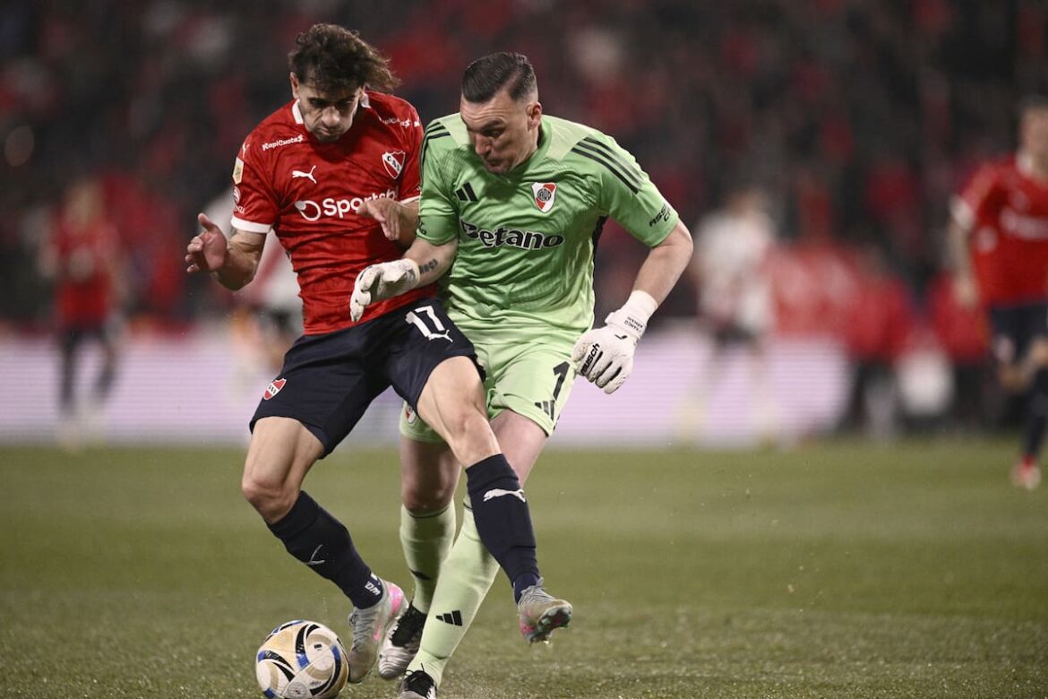 Independiente estuvo más cerca del triunfo ante un River gris, solo sostenido por Armani