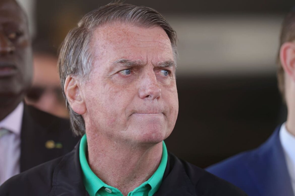 La Corte Suprema de Brasil ordenó el arresto domiciliario del expresidente Jair Bolsonaro