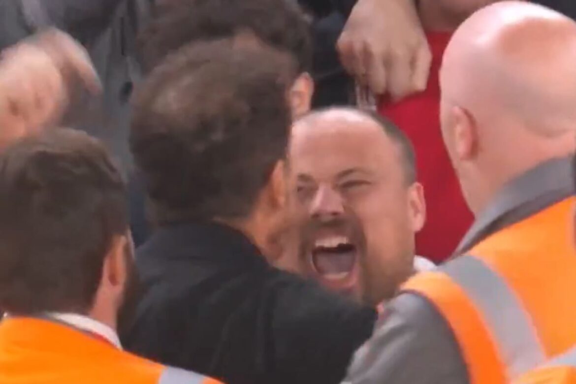 Apareció el hincha de Liverpool que desató la furia de Simeone y dijo que un colaborador del DT lo escupió
