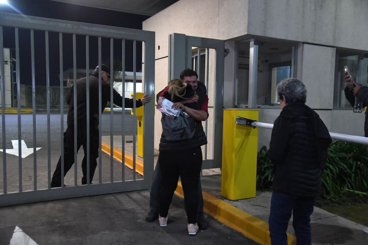 El vuelo con deportados argentinos desde EE.UU. es el segundo que llegó a Ezeiza: cuándo se produjo el primer operativo