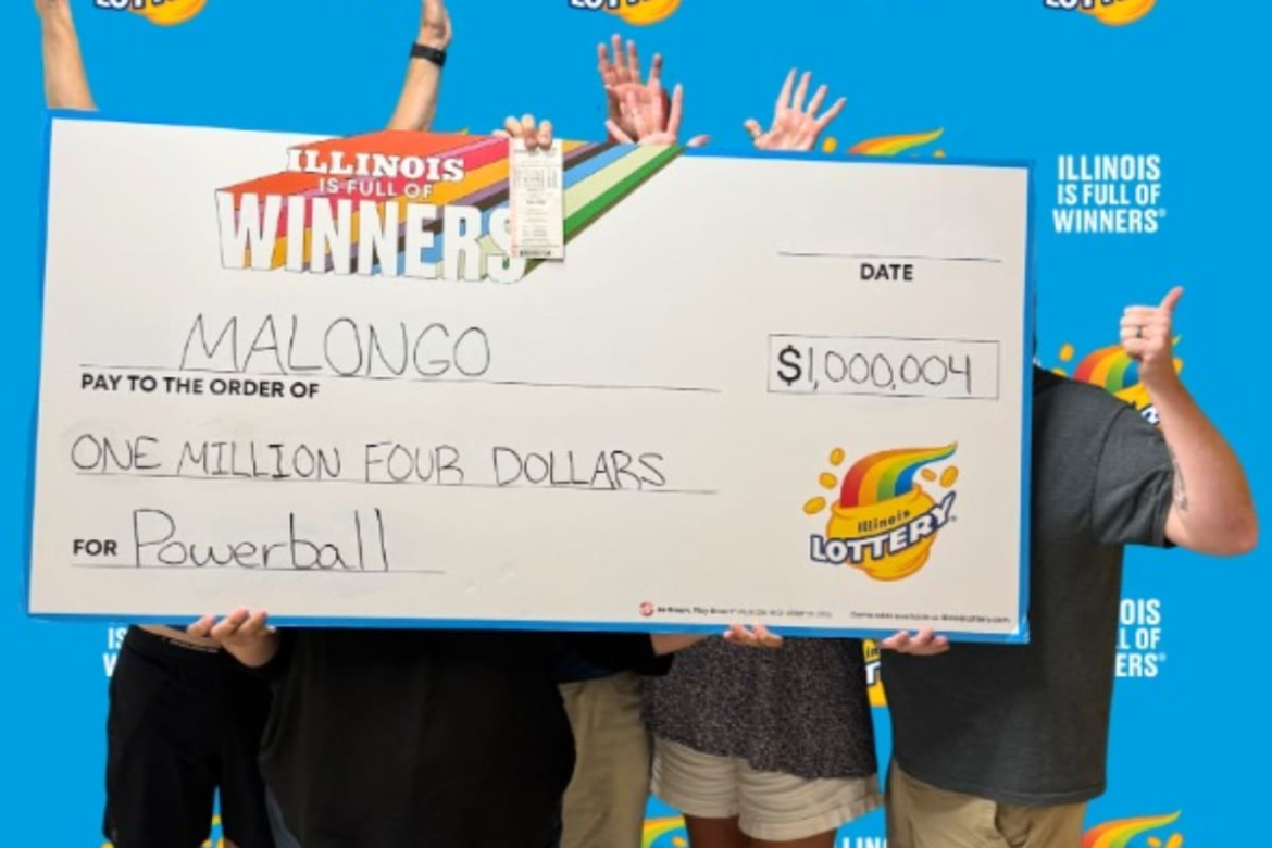 Fue a lavar el auto en Chicago, compró un boleto de Powerball y ganó un millón de dólares: su esposa no le creía