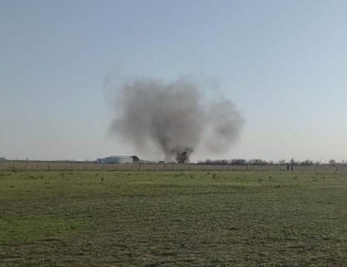 Una avioneta se estrelló durante un show de acrobacias y se prendió fuego: hay dos muertos