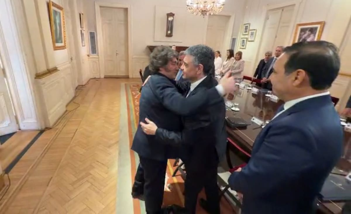 El saludo entre Milei y Jorge Macri en la cumbre El saludo entre Milei y Jorge Macri en la cumbre de gobernadores