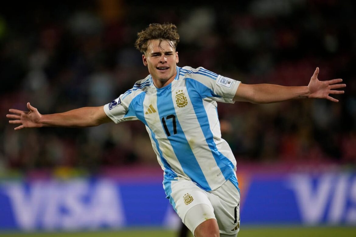 La Argentina se impuso ante México en un partido friccionado La Argentina se impuso ante México en un partido friccionado y alcanzó las semifinales del Mundial Sub 20