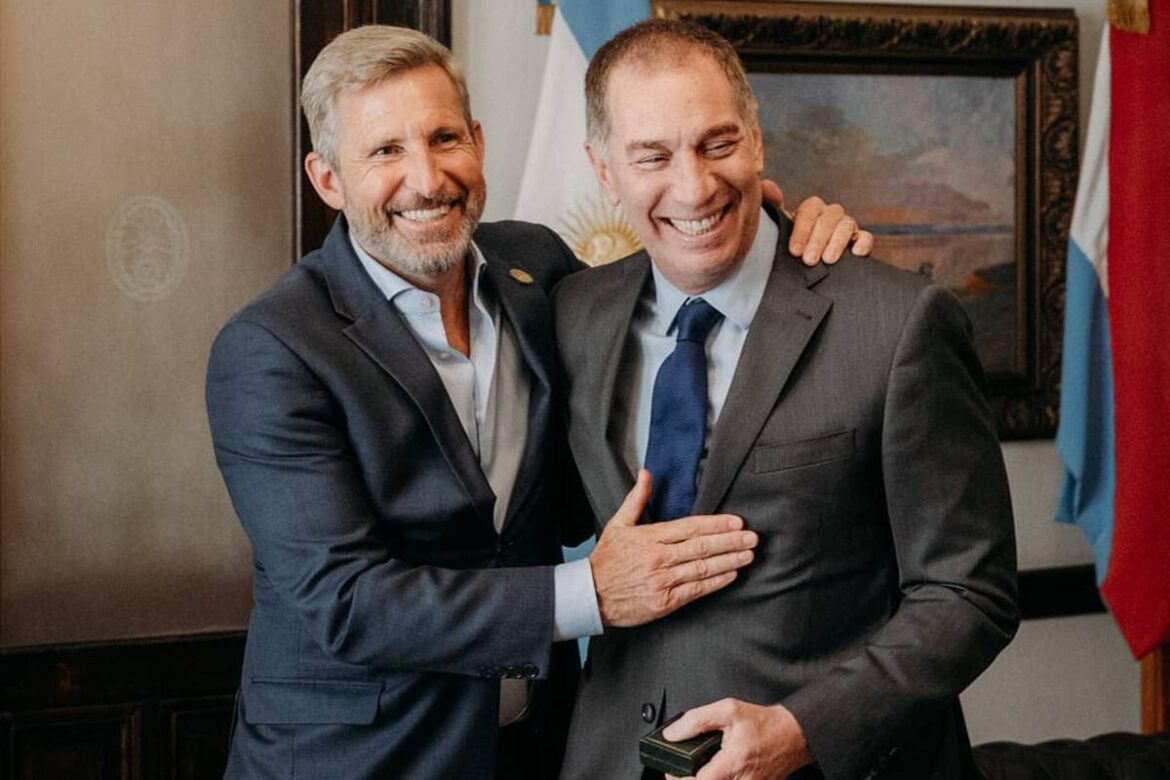 Santilli justificó la falta de convocatoria a Kicillof y le pidió ser “consecuentes” y “coherentes”