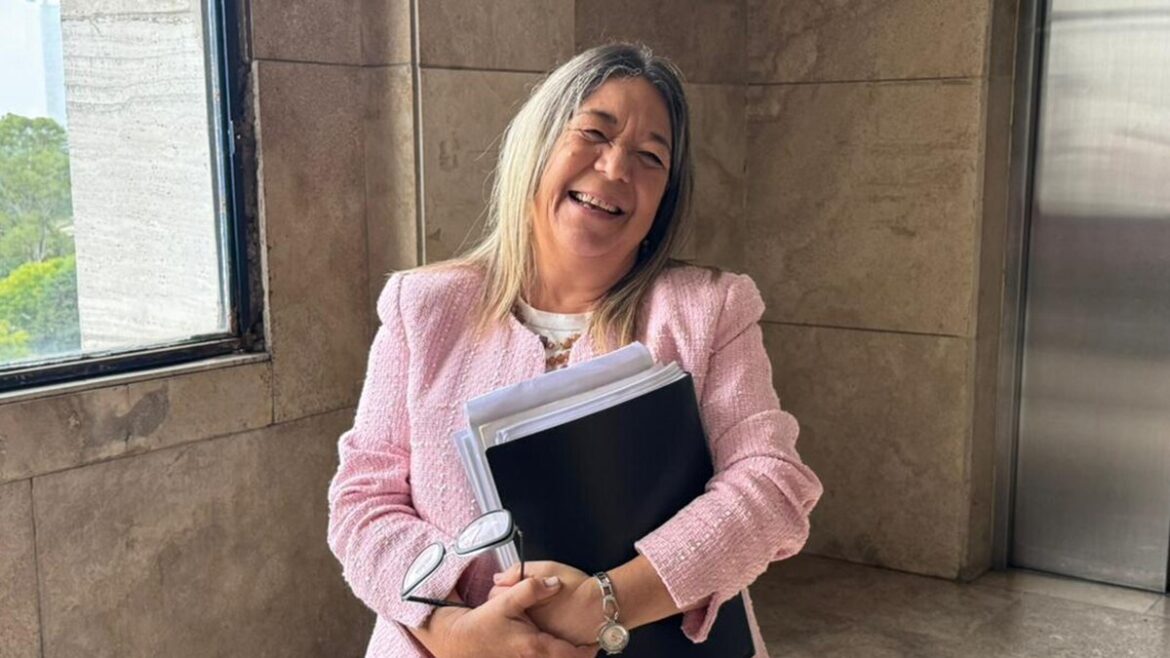 La escribana de Adorni ya ingresó a Comodoro Py para declarar por las propiedades bajo la lupa